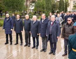 Министр культуры Даур Кове почтил память погибших в мартовской операции