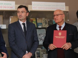 И. Папасқьыр ихьӡ зху Амилаҭтә шәҟәыԥхьарҭа 100 шықәса ахыҵит