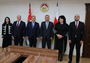 Президент Алан Гаглоев принял абхазскую делегацию во главе с министром культуры Республики Абхазия Дауром Кове