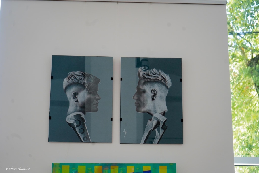 «Из фрагментов - целое»: в ЦВЗ открылась выставка Адгура Ампар
