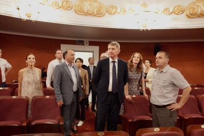 Министр экономического развития России Максим Решетников посетил Драмтеатр