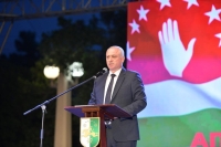 Бадра Гунба поздравил народ Абхазии с Днём Государственного флага