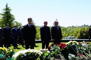 Даур Кове принял участие в церемонии возложения цветов к могиле Первого Президента Республики Абхазия Владислава Ардзинба