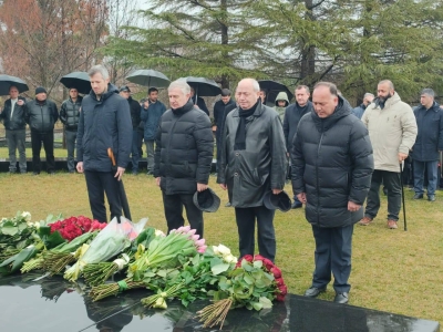 Даур Кове принял участие в церемонии возложения цветов к могиле Владислава Ардзинба в селе Эшера