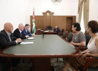 Бадра Гунба встретился с семьей второго президента Абхазии Сергея Багапша