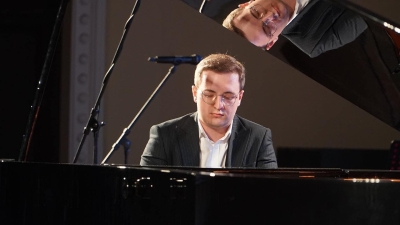 В Госфилармонии  состоялся сольный концерт юного пианиста Адама Габелия