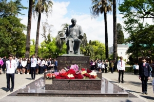 В Сухуме почтили память Народного поэта Баграта Шинкуба