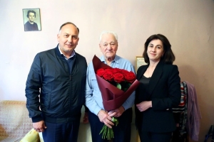 Даур Кове поздравил ветерана Якупа Алексея с предстоящим Днём Победы