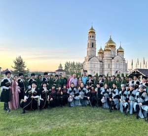 Государственный заслуженный ансамбль народной песни и танца имени Василия Царгуш выступил в Орле