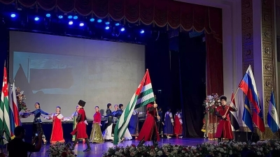 В Цхинвале с аншлагом прошел концерт абхазского и южноосетинского ансамблей